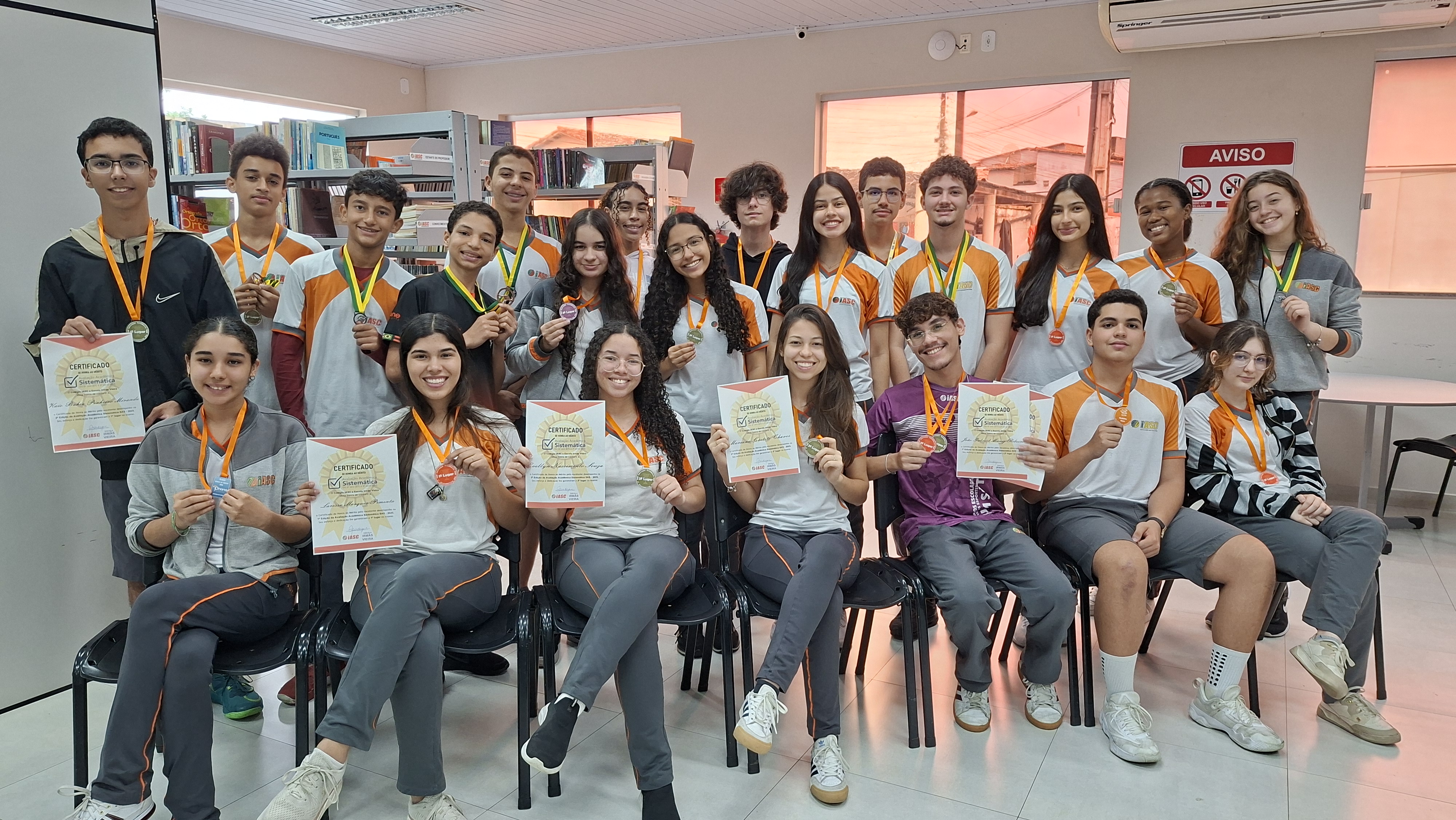 Orgulho IASC: Nossos alunos conquistam o mundo com 44 medalhas em 2025